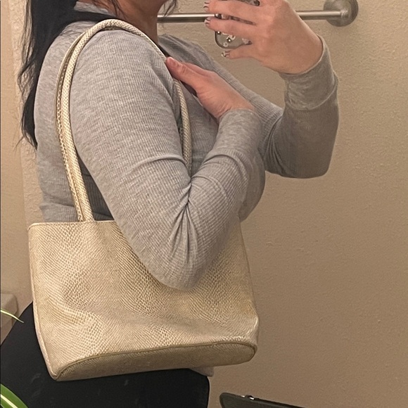 Bueno Handbags - Vintage Bueno white Vinyl Textured Tote Shoulder Bag